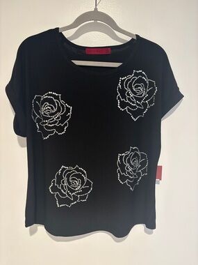 NWT Love Scarlett Black Short Sleeve polyester top w/ Crystal Rose Accents sz L